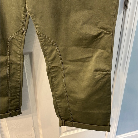 NWT Anthropologie Pilcro The Wanderer Pants in Moss, size 33 - Picture 8 of 13